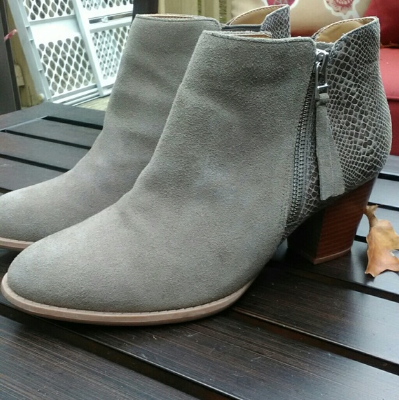 vionic booties wide width